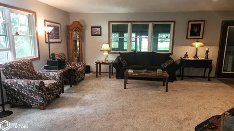 1787 Gilmore Avenue New Hampton IA 50659