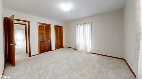 2378 Lilac Court Fairfield IA 52556