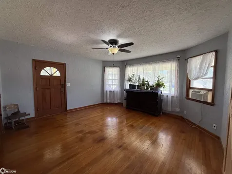503 S Clinton Street Albia IA 52531