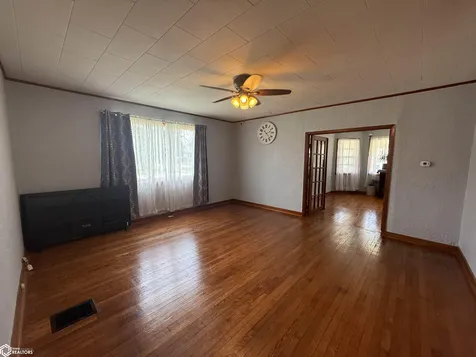 503 S Clinton Street Albia IA 52531