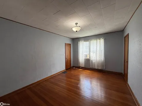 503 S Clinton Street Albia IA 52531