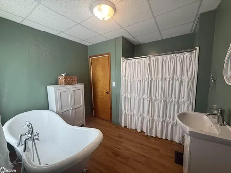 503 S Clinton Street Albia IA 52531