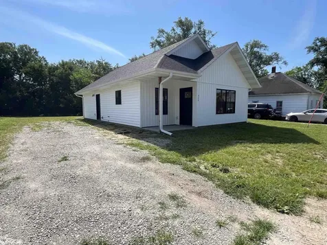 522 S 3rd Street Albia IA 52531