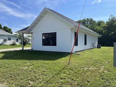 522 S 3rd Street Albia IA 52531