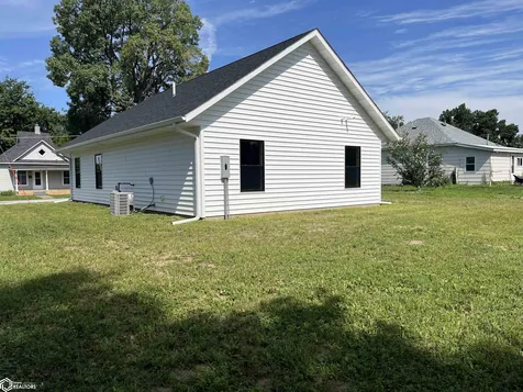 522 S 3rd Street Albia IA 52531