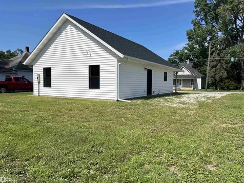 522 S 3rd Street Albia IA 52531