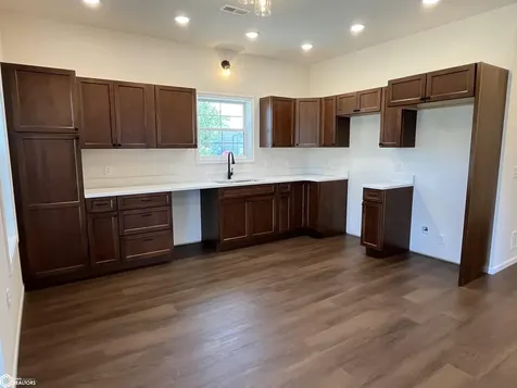 522 S 3rd Street Albia IA 52531