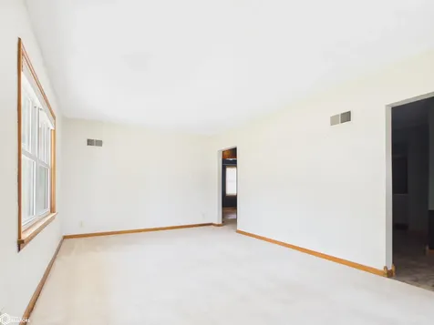 111 Rosenberger Avenue Oskaloosa IA 52577