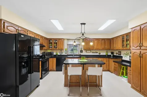 2714 Arnold Drive Marshalltown IA 50158