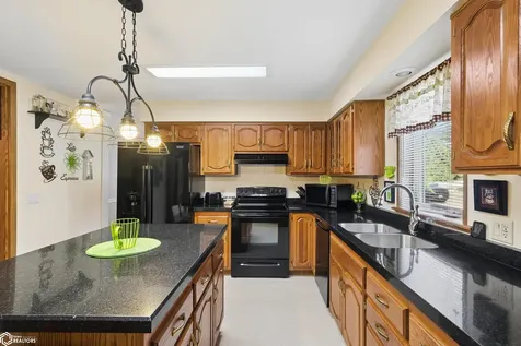 2714 Arnold Drive Marshalltown IA 50158