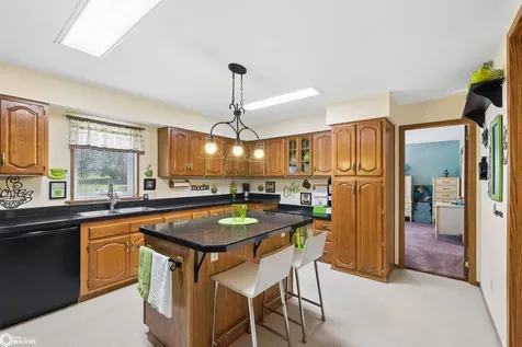 2714 Arnold Drive Marshalltown IA 50158