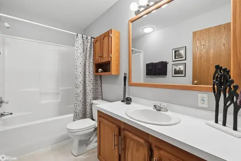 2714 Arnold Drive Marshalltown IA 50158