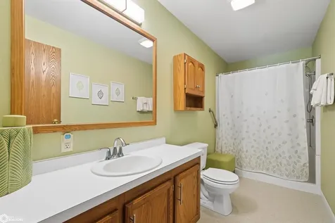 2714 Arnold Drive Marshalltown IA 50158