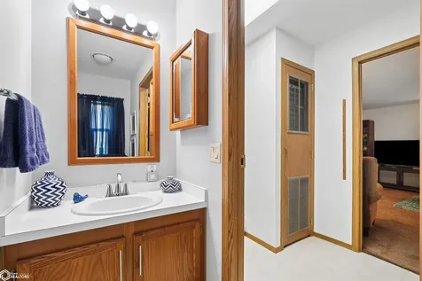 2714 Arnold Drive Marshalltown IA 50158