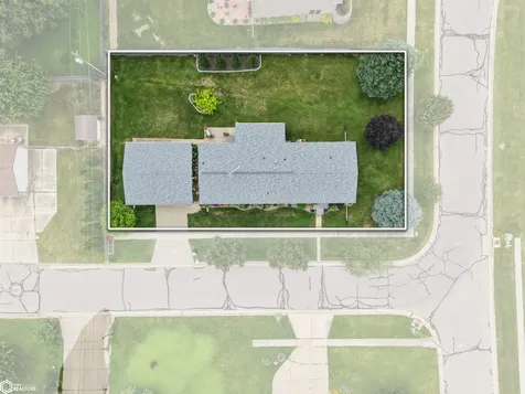2714 Arnold Drive Marshalltown IA 50158