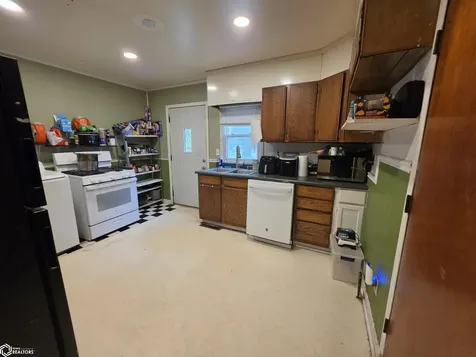 1100 N H Street Oskaloosa IA 52577-1634