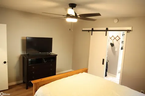 2212 Carbonado Road Oskaloosa IA 52577