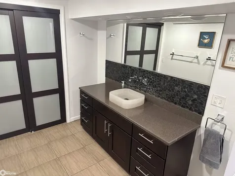 2212 Carbonado Road Oskaloosa IA 52577