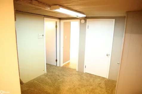 2212 Carbonado Road Oskaloosa IA 52577