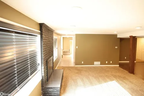 2212 Carbonado Road Oskaloosa IA 52577