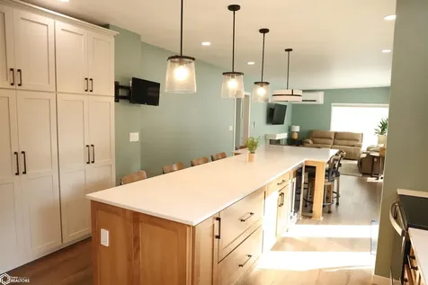 2212 Carbonado Road Oskaloosa IA 52577