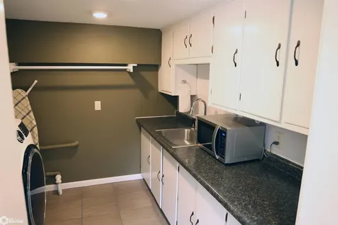 2212 Carbonado Road Oskaloosa IA 52577