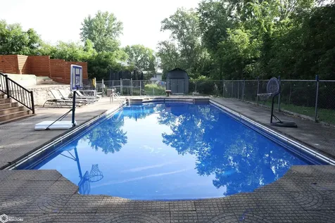 2212 Carbonado Road Oskaloosa IA 52577