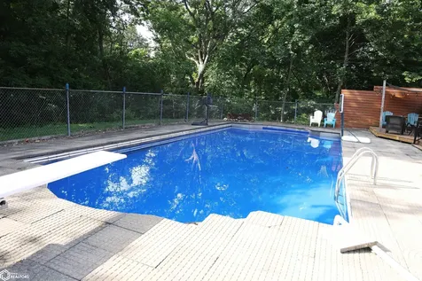 2212 Carbonado Road Oskaloosa IA 52577