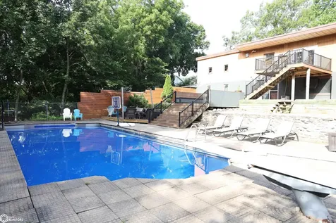 2212 Carbonado Road Oskaloosa IA 52577
