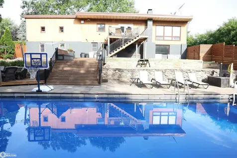 2212 Carbonado Road Oskaloosa IA 52577