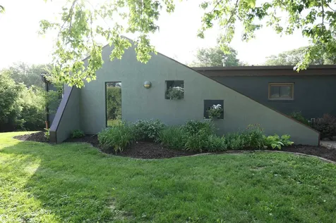 2212 Carbonado Road Oskaloosa IA 52577