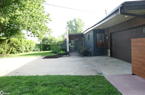 2212 Carbonado Road Oskaloosa IA 52577