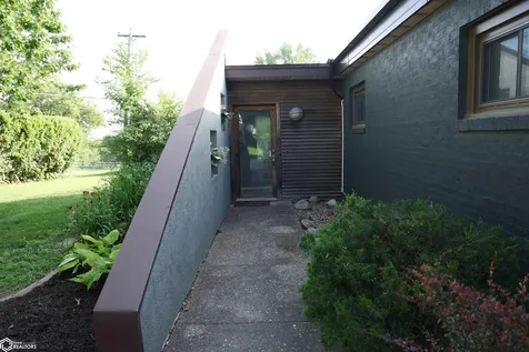 2212 Carbonado Road Oskaloosa IA 52577