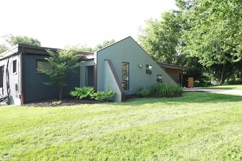 2212 Carbonado Road Oskaloosa IA 52577