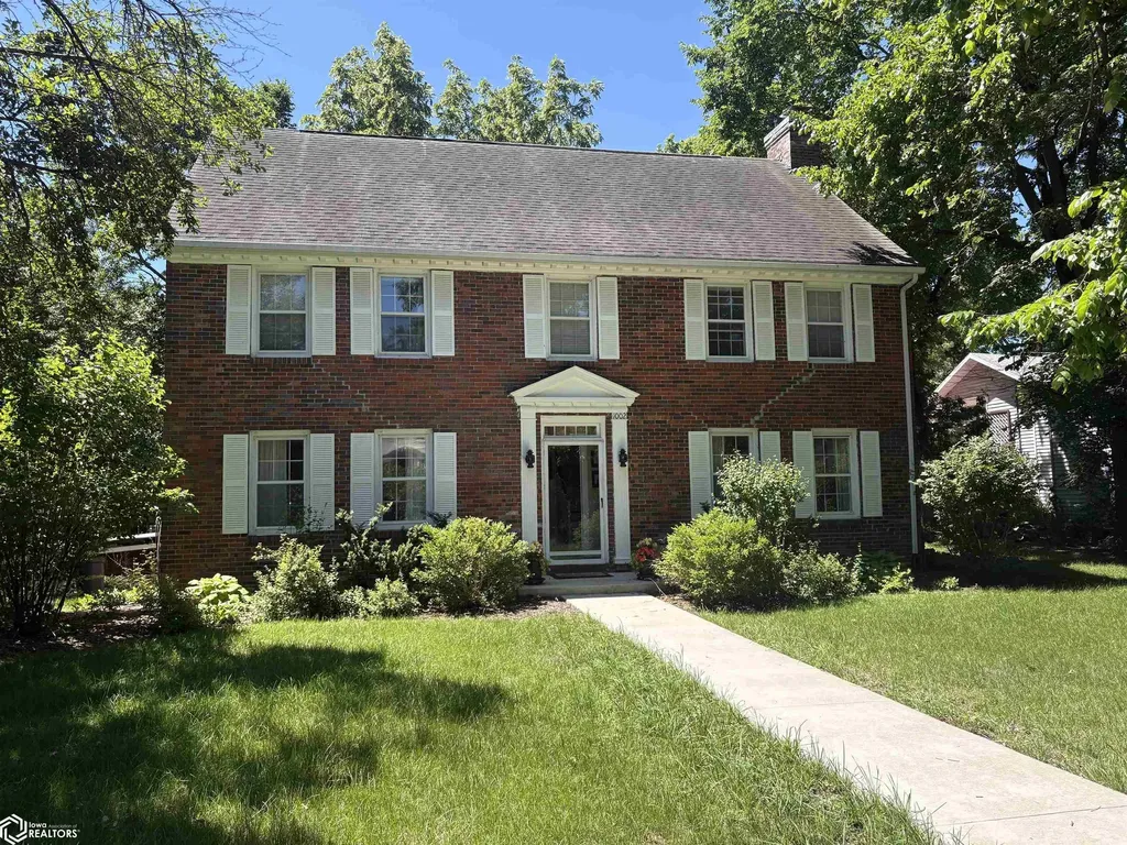 1002 E Burlington Avenue Fairfield IA 52556