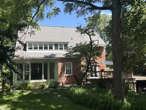 1002 E Burlington Avenue Fairfield IA 52556