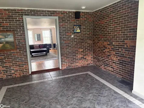 1002 E Burlington Avenue Fairfield IA 52556
