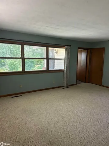 1210 J Avenue E Oskaloosa IA 52577