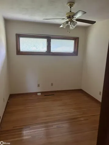 1210 J Avenue E Oskaloosa IA 52577