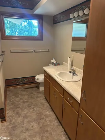 1210 J Avenue E Oskaloosa IA 52577
