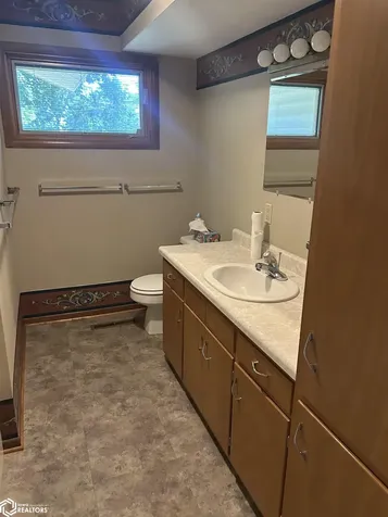 1210 J Avenue E Oskaloosa IA 52577