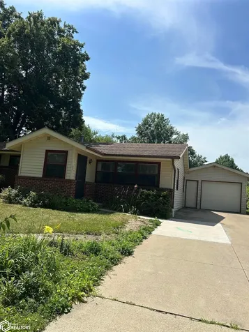 1210 J Avenue E Oskaloosa IA 52577