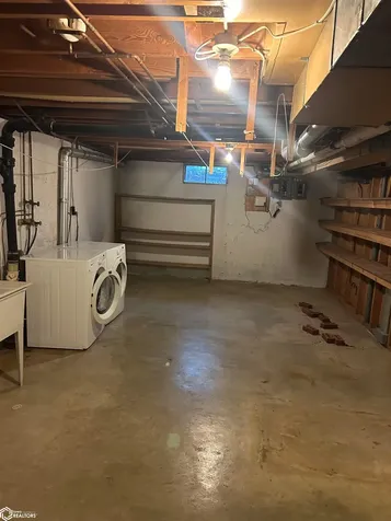 1210 J Avenue E Oskaloosa IA 52577