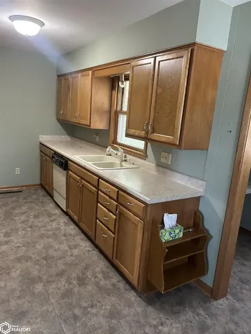 1210 J Avenue E Oskaloosa IA 52577