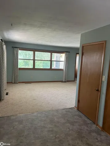 1210 J Avenue E Oskaloosa IA 52577