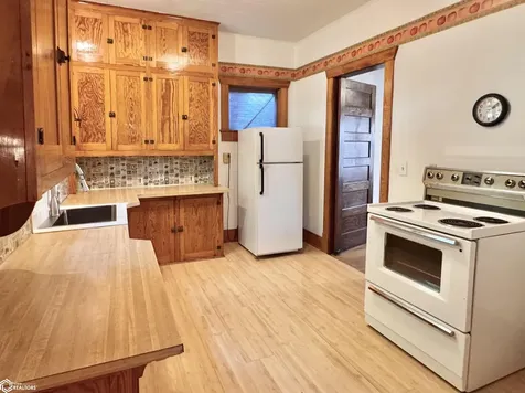 105 W Adams Avenue Fairfield IA 52556