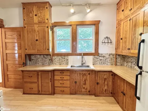 105 W Adams Avenue Fairfield IA 52556