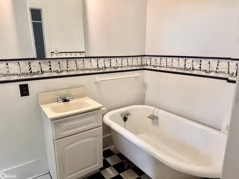 105 W Adams Avenue Fairfield IA 52556