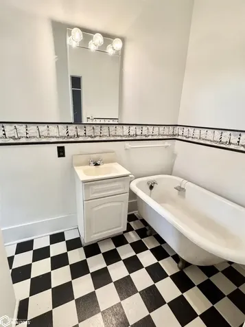 105 W Adams Avenue Fairfield IA 52556