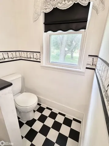 105 W Adams Avenue Fairfield IA 52556